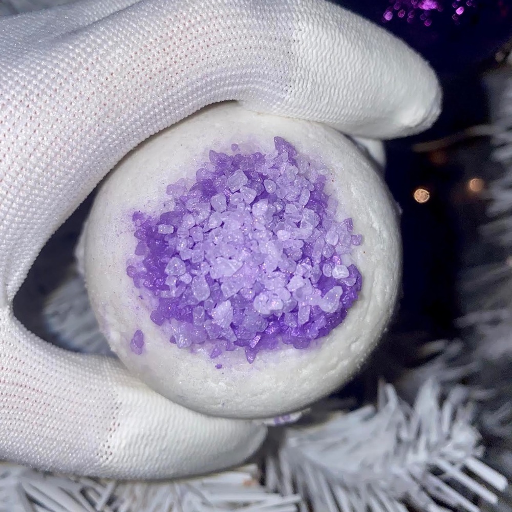 *Host Pick* Amethyst Geode Bath Bombs With Surprise Crystal Inside